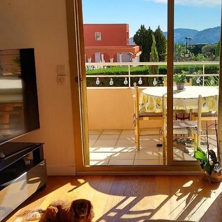 Chambre Lit 2 Personnes Dans Appartement Du Logeur Mandelieu Zewnętrze zdjęcie