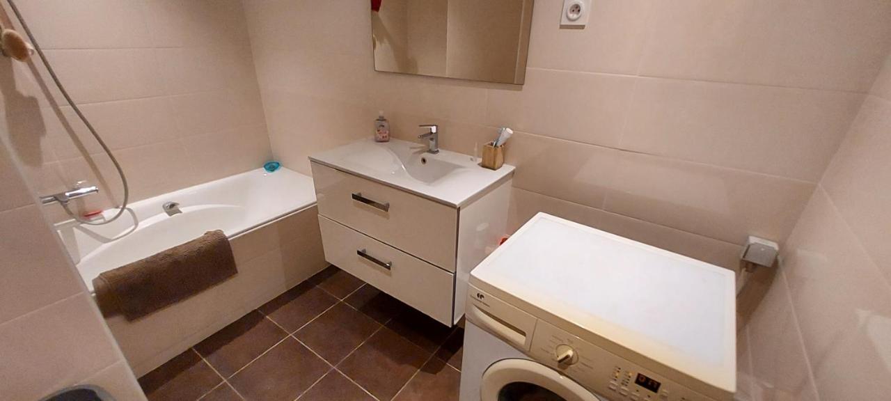 Chambre Lit 2 Personnes Dans Appartement Du Logeur Mandelieu Zewnętrze zdjęcie