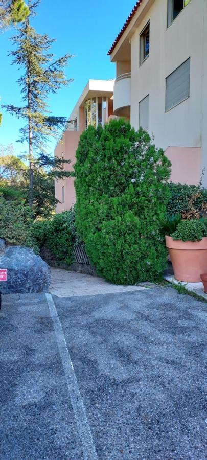 Chambre Lit 2 Personnes Dans Appartement Du Logeur Mandelieu Zewnętrze zdjęcie